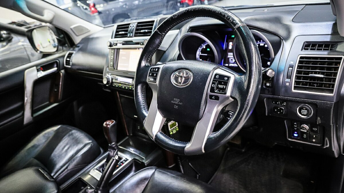 Toyota Landcruiser Prado image 4