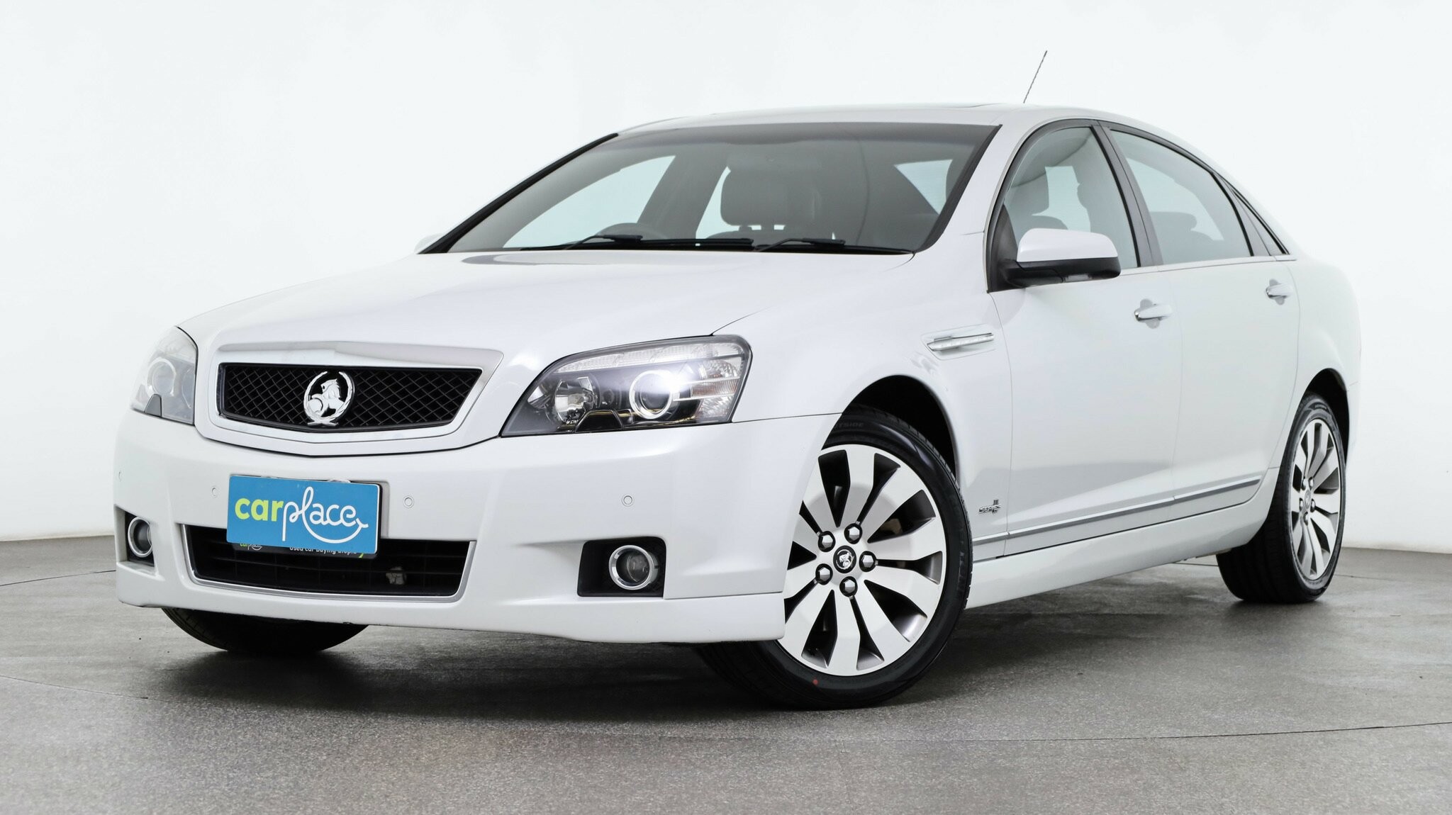 Holden Caprice image 2