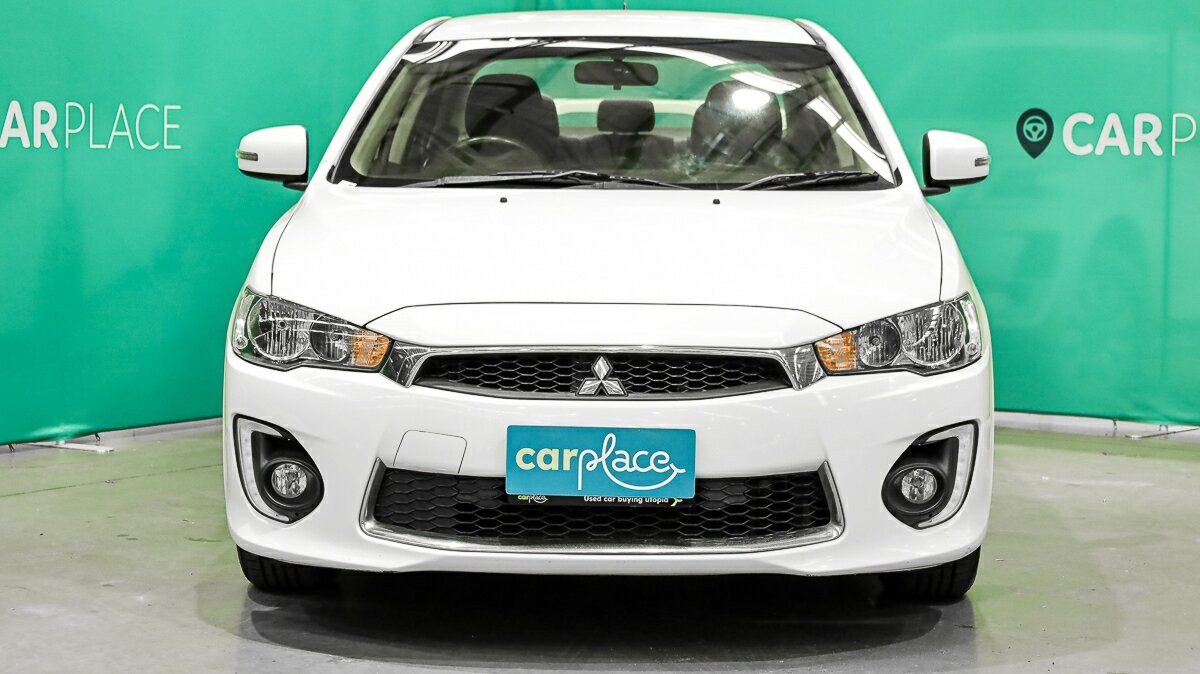 Mitsubishi Lancer image 2