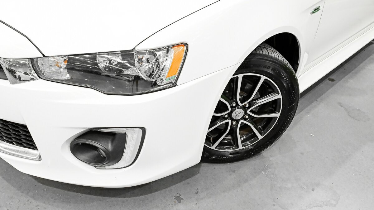 Mitsubishi Lancer image 4