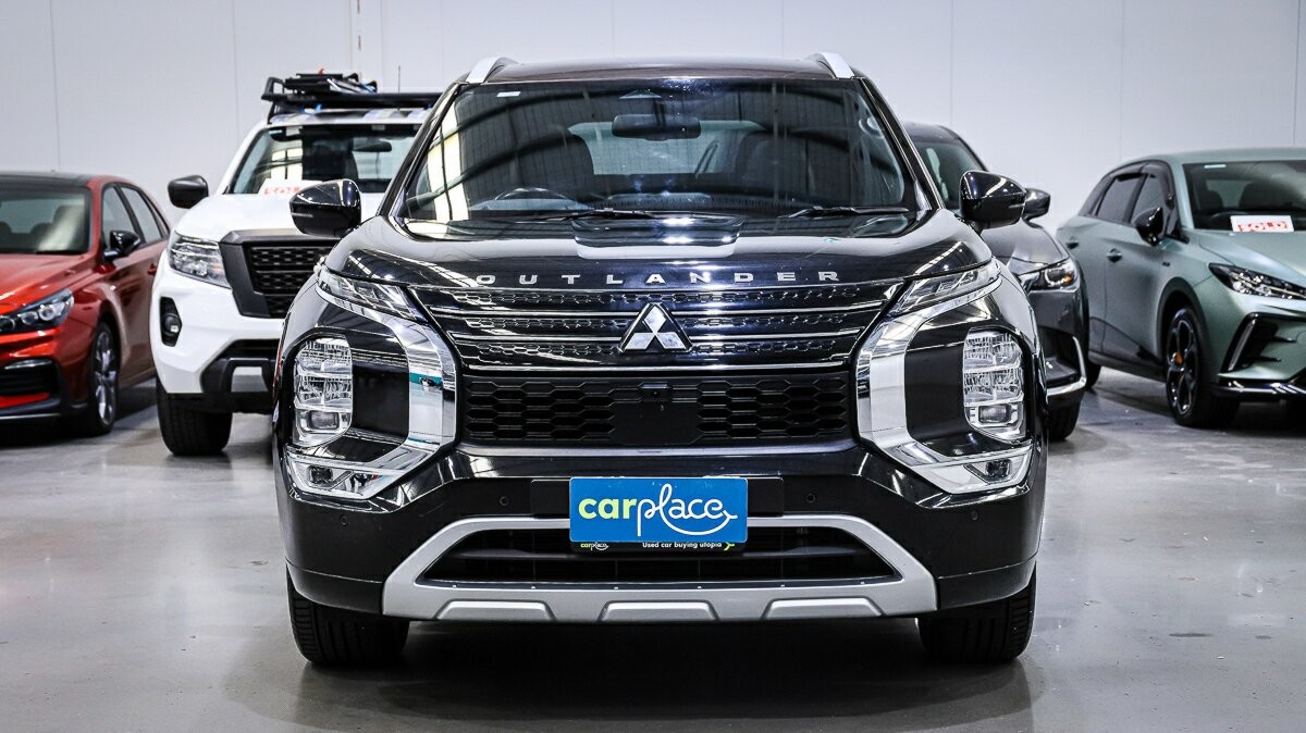 Mitsubishi Outlander image 2