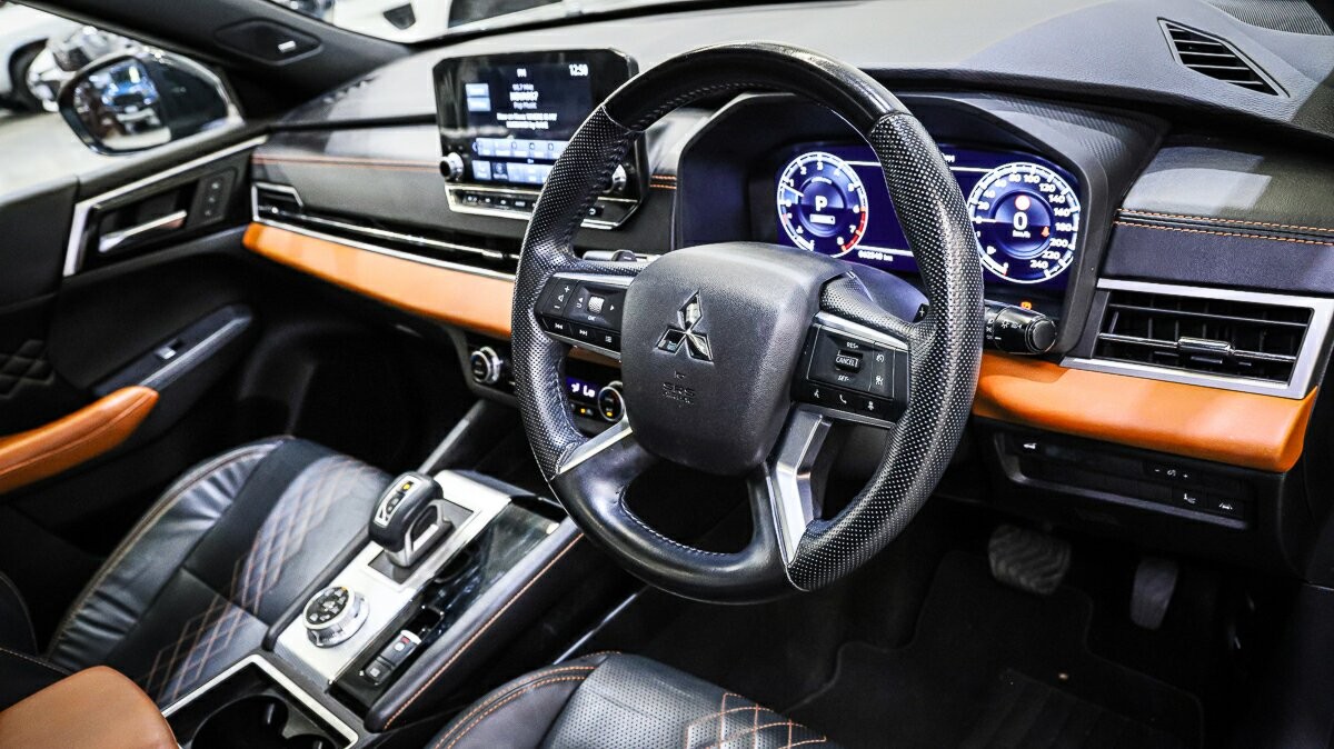 Mitsubishi Outlander image 4