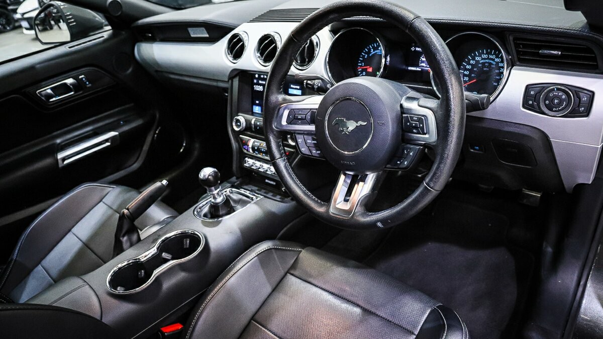 Ford Mustang image 4