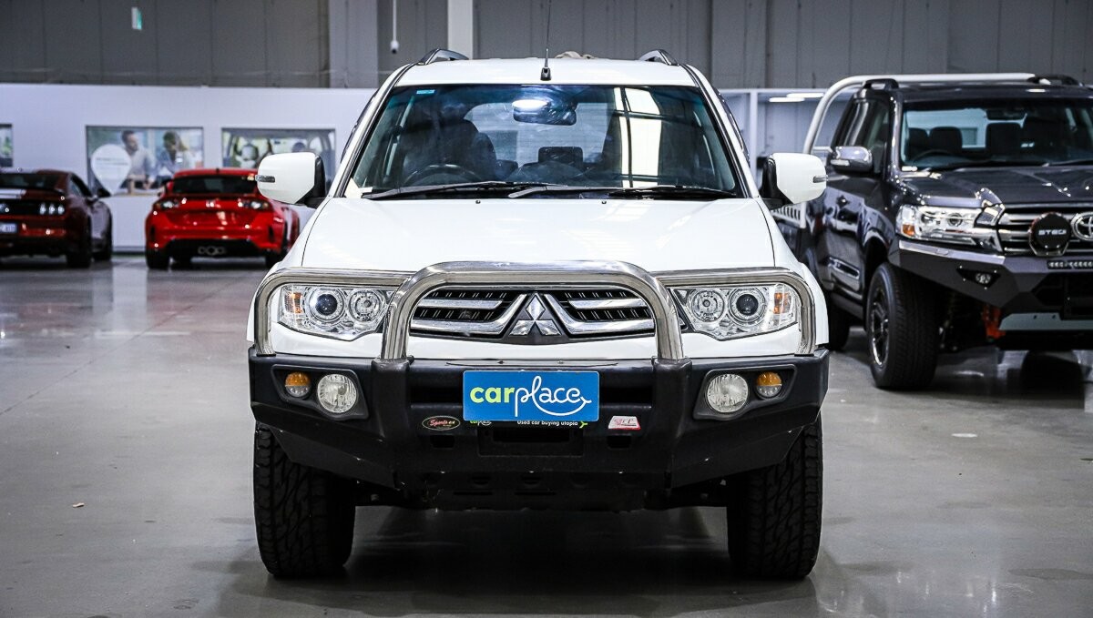 Mitsubishi Challenger image 2