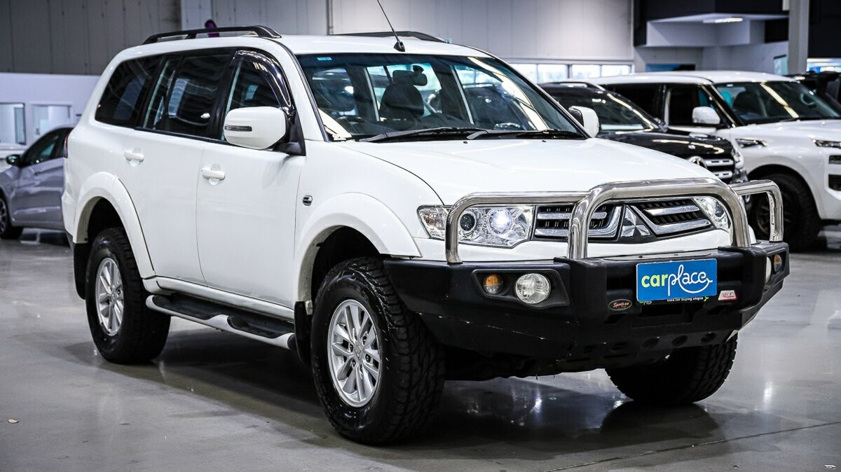 Mitsubishi Challenger image 3