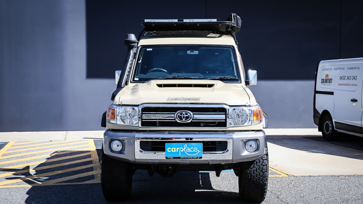 Toyota Landcruiser image 2