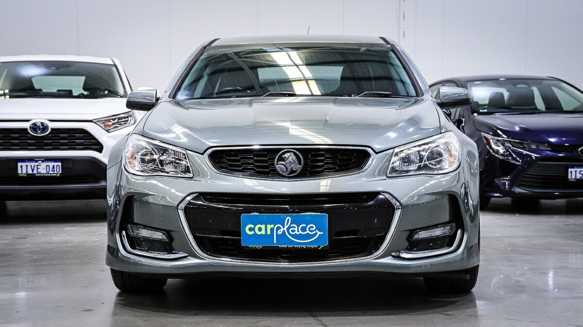 Holden Commodore image 2