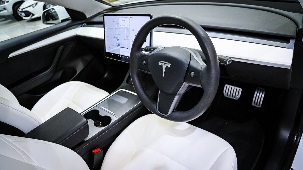 Tesla Model 3 image 4