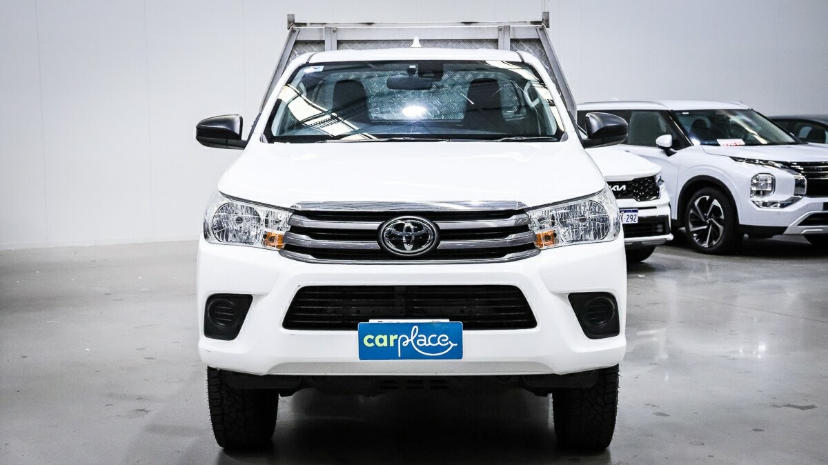 Toyota Hilux image 2