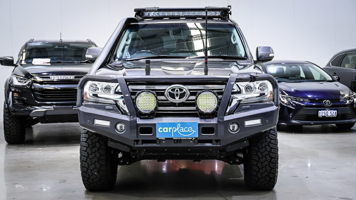 Toyota Landcruiser image 2
