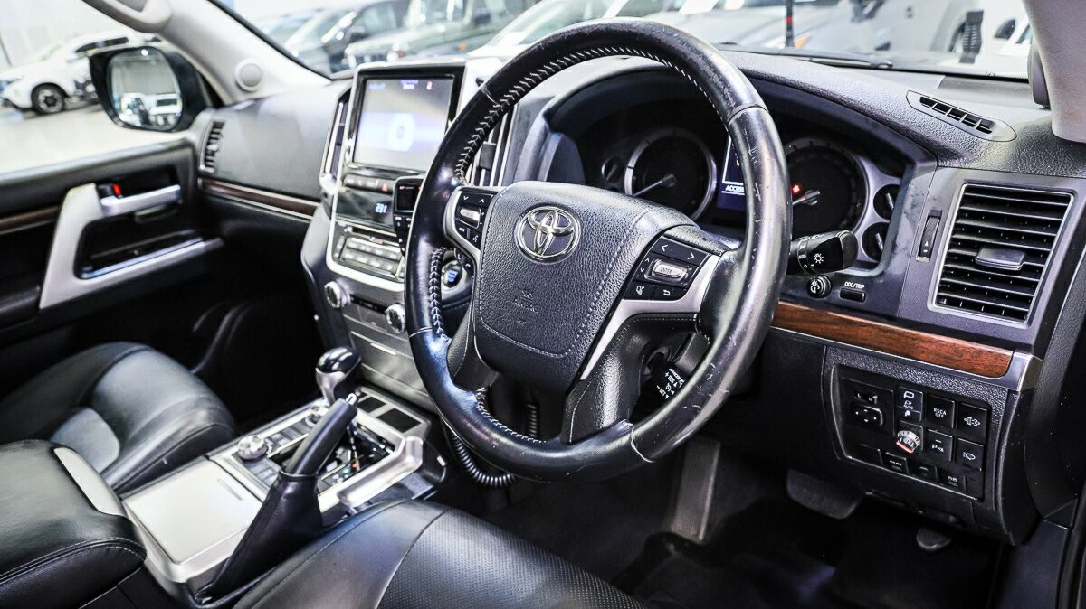 Toyota Landcruiser image 4