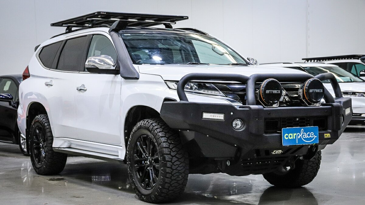 Mitsubishi Pajero Sport image 3