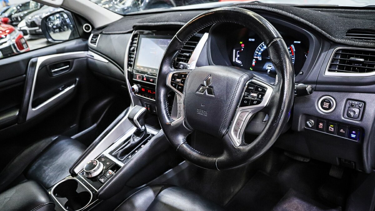 Mitsubishi Pajero Sport image 4