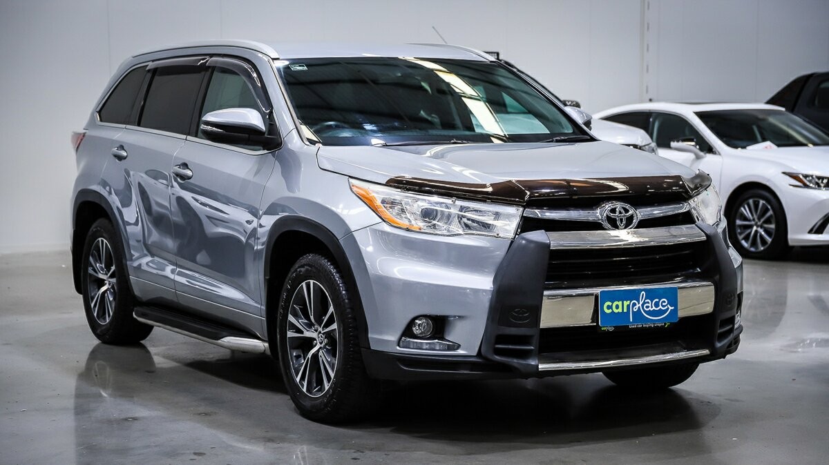 Toyota Kluger image 3