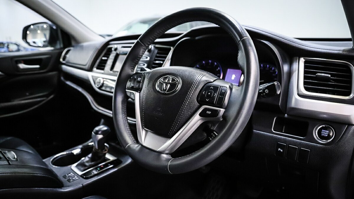 Toyota Kluger image 4