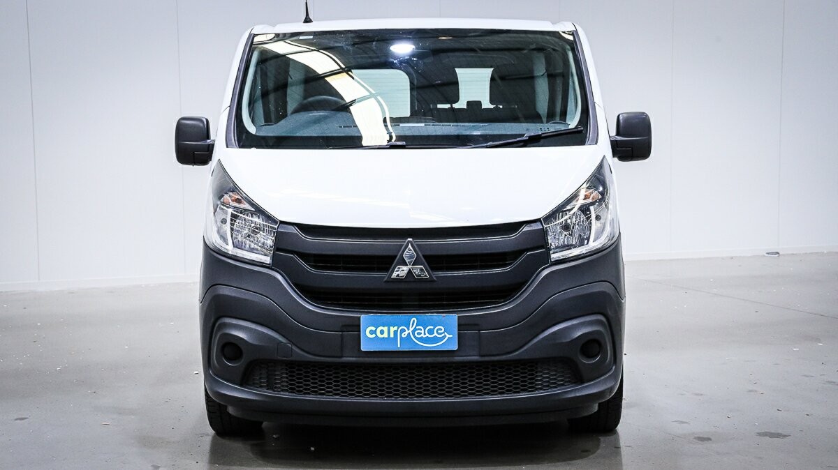 Mitsubishi Express image 2