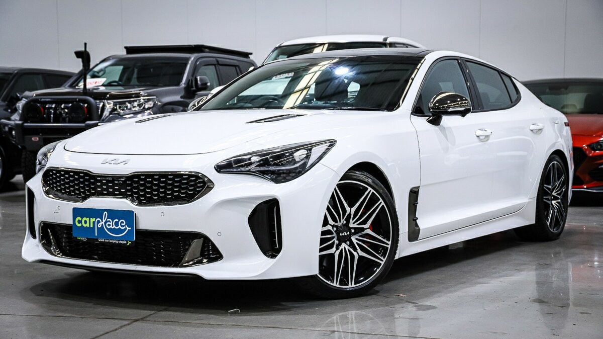 Kia Stinger image 1