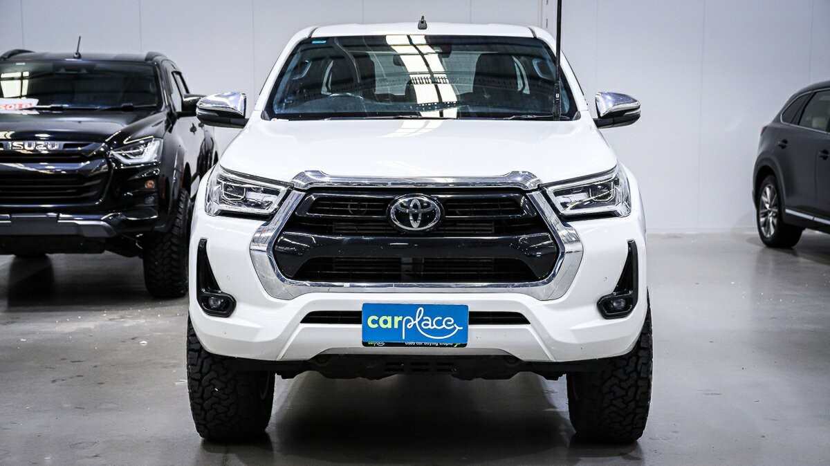 Toyota Hilux image 2