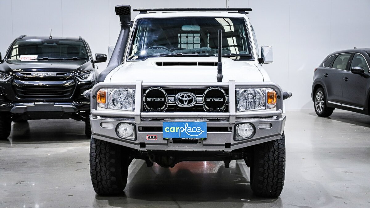Toyota Landcruiser image 2