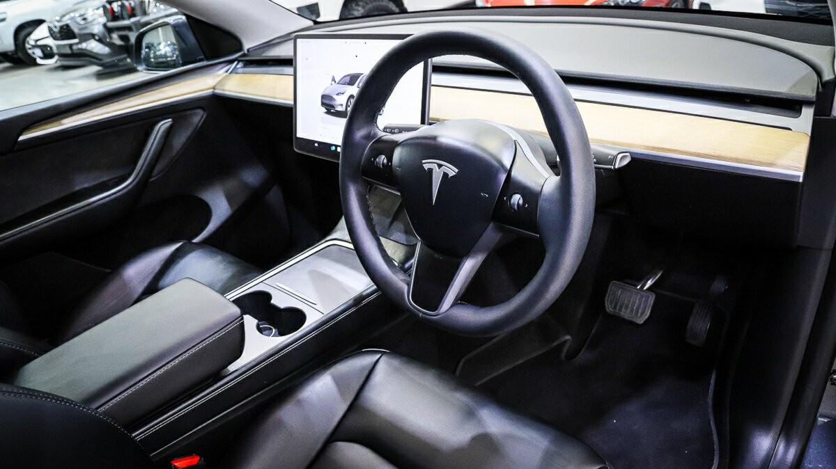 Tesla Model Y image 4