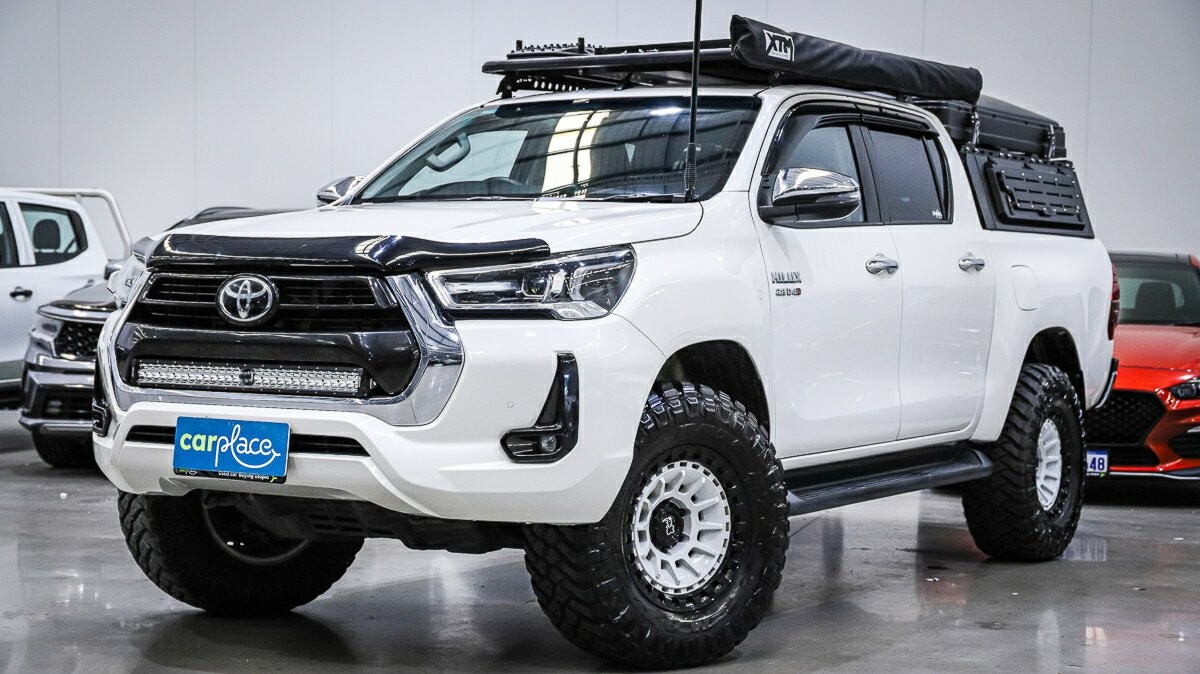 Toyota Hilux image 2
