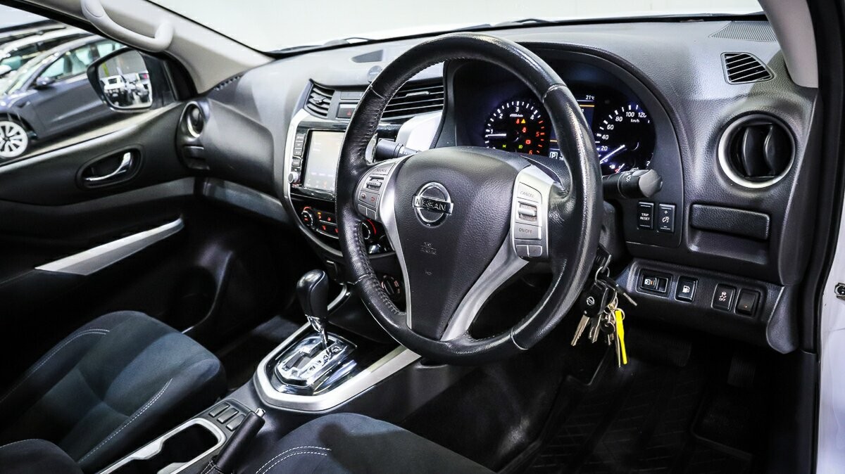 Nissan Navara image 4