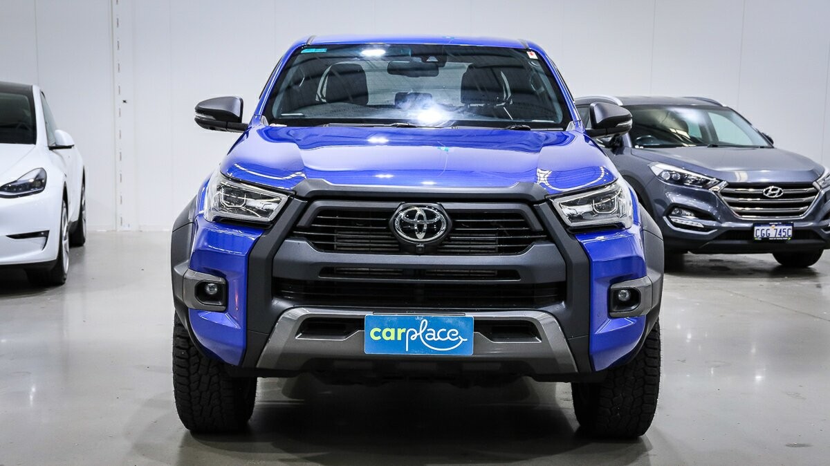 Toyota Hilux image 2