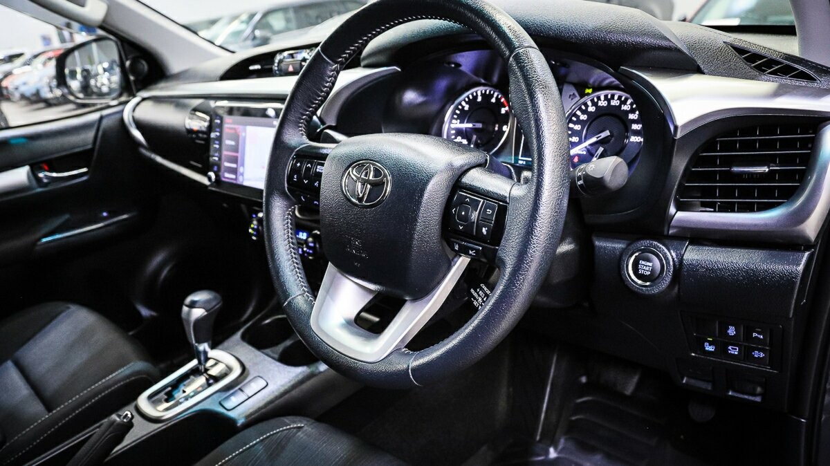 Toyota Hilux image 4