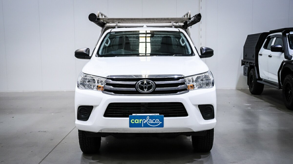 Toyota Hilux image 2