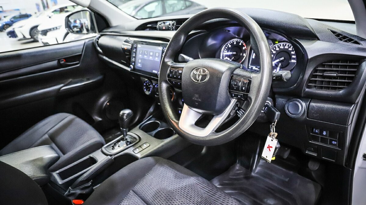 Toyota Hilux image 4