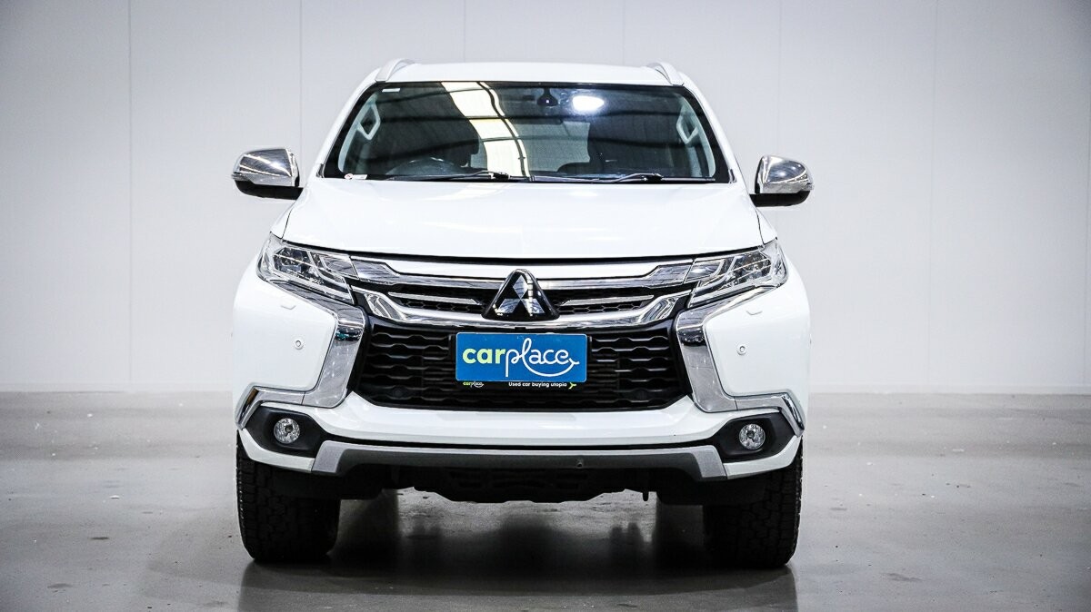 Mitsubishi Pajero Sport image 2