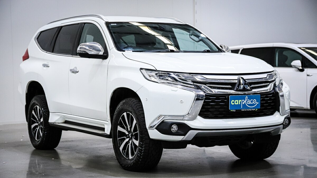 Mitsubishi Pajero Sport image 3
