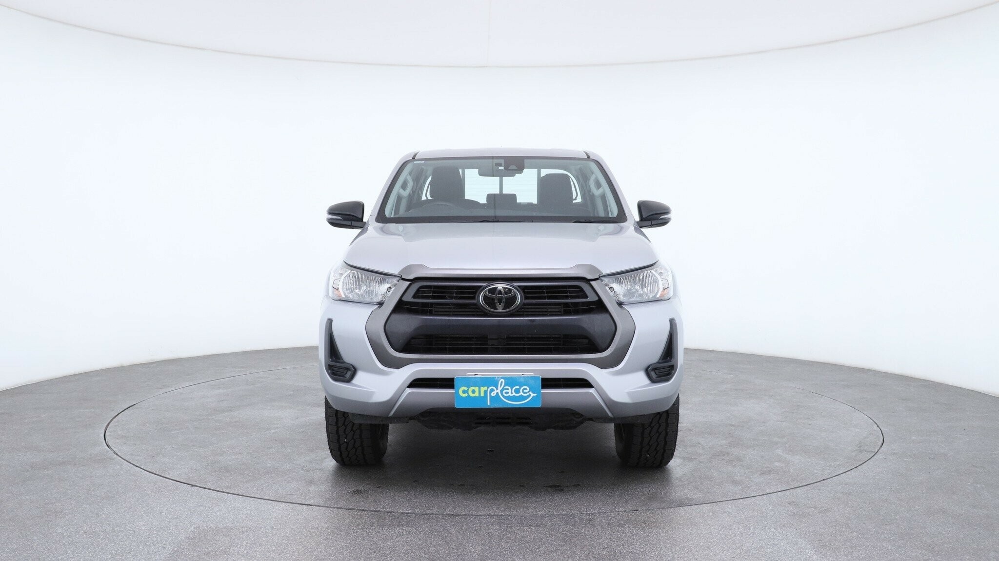 Toyota Hilux image 2