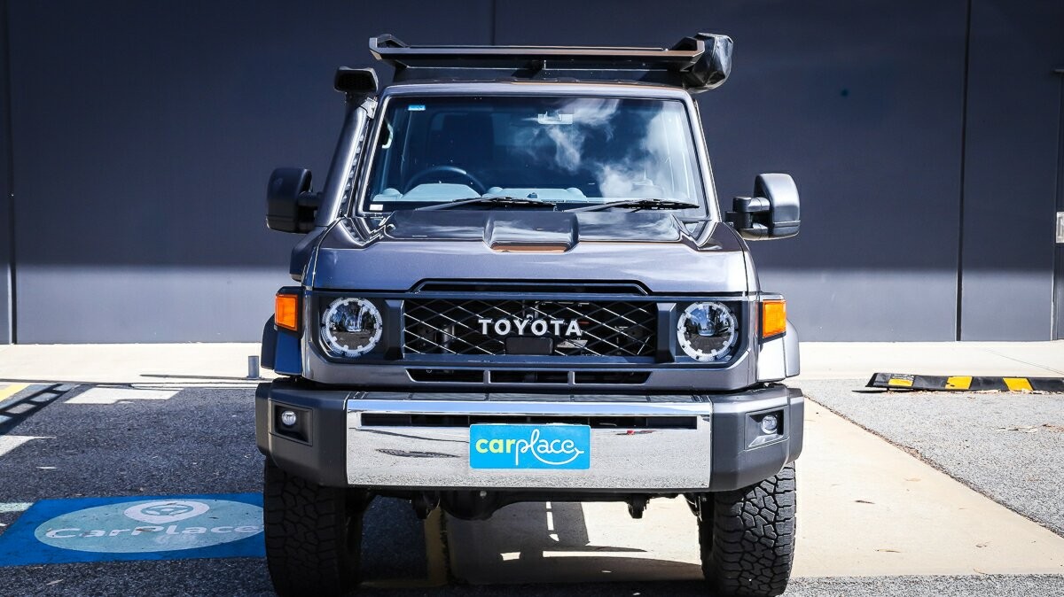 Toyota Landcruiser image 2