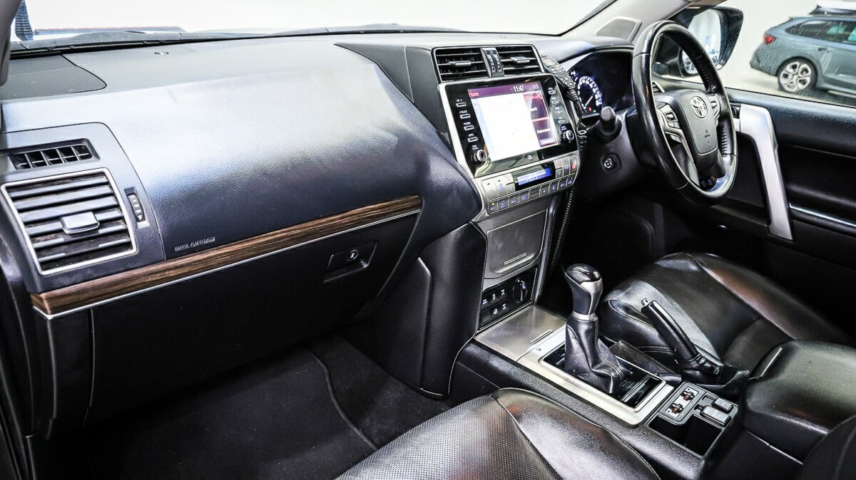 Toyota Landcruiser Prado image 4