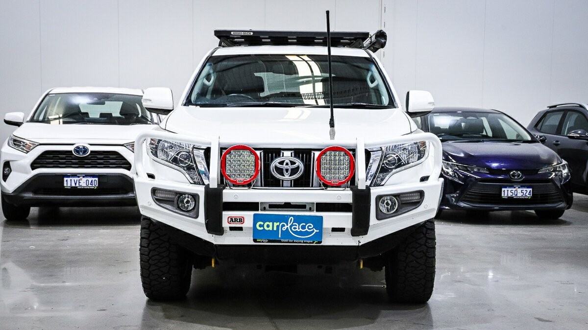 Toyota Landcruiser Prado image 2