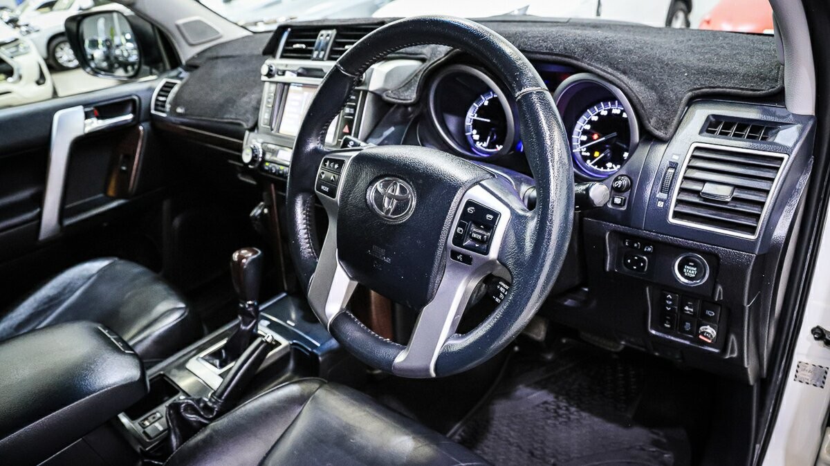 Toyota Landcruiser Prado image 4