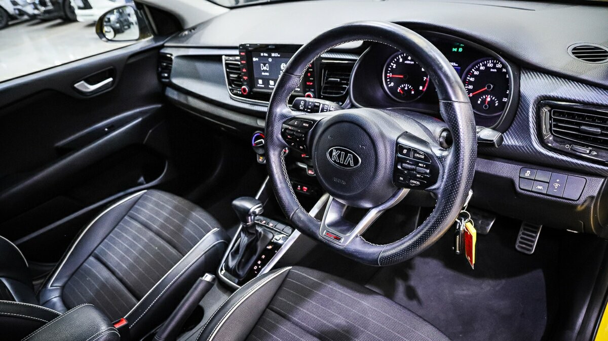 Kia Rio image 4