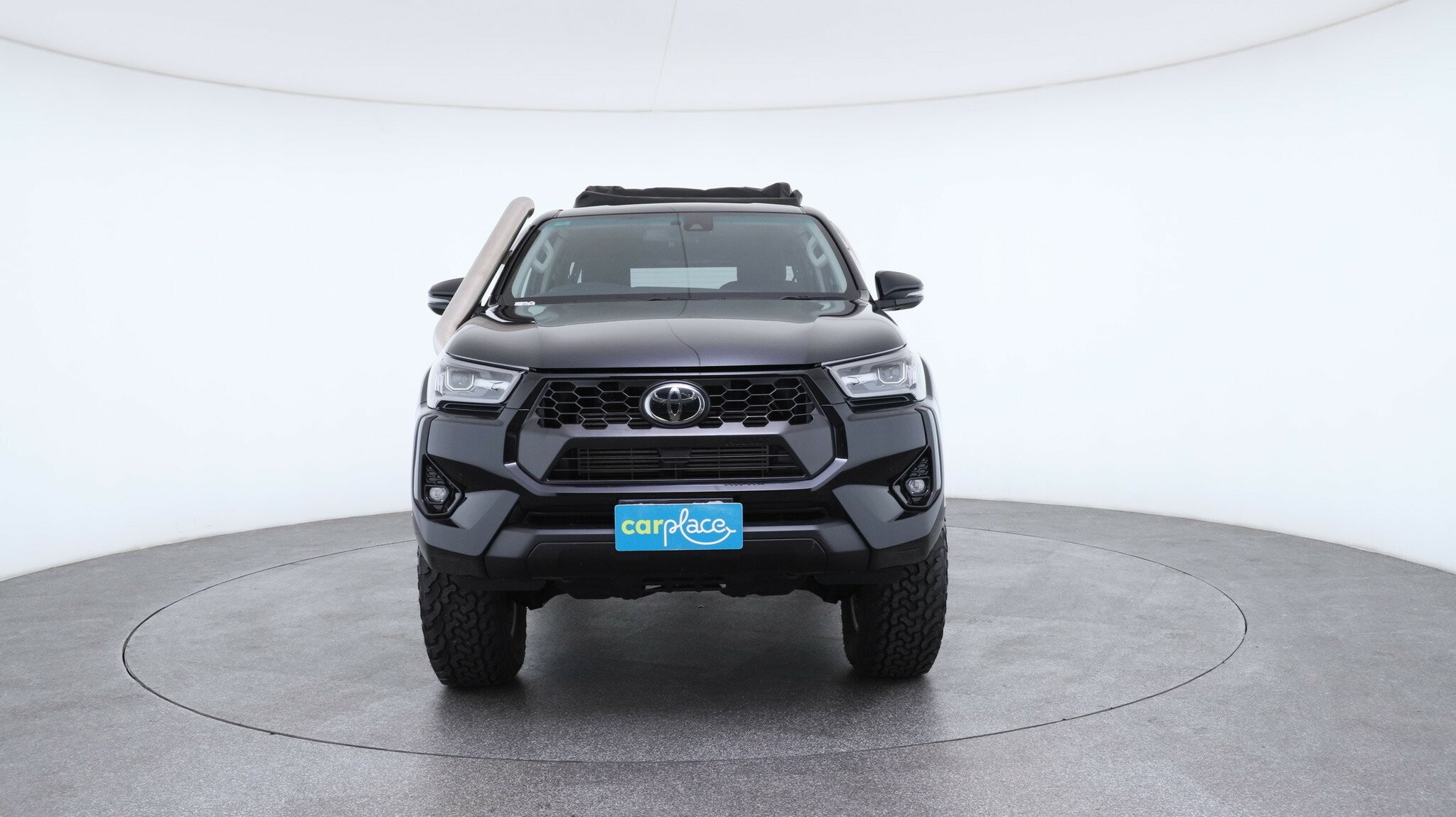 Toyota Hilux image 2