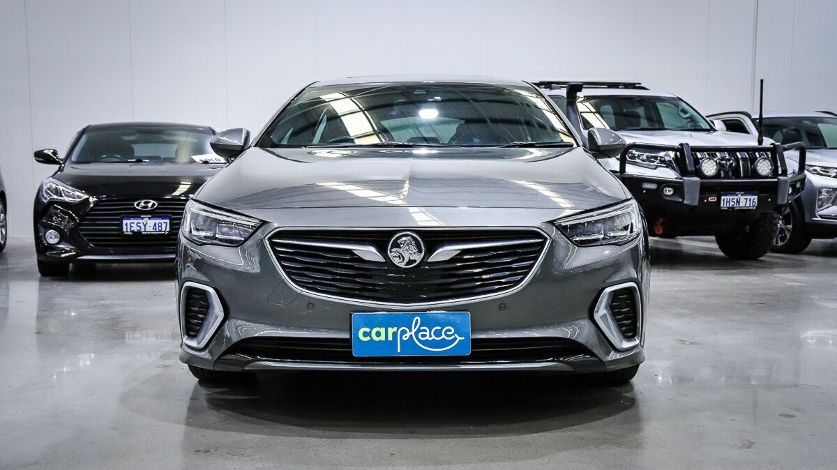 Holden Commodore image 2