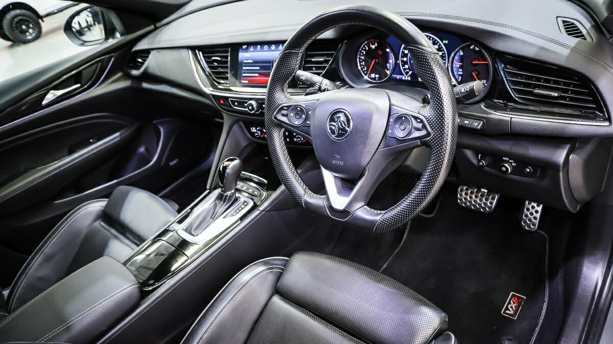 Holden Commodore image 4