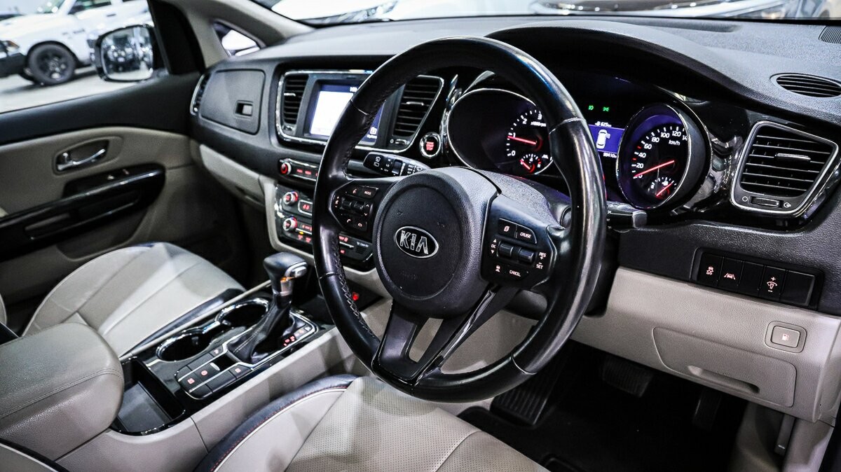 Kia Carnival image 4