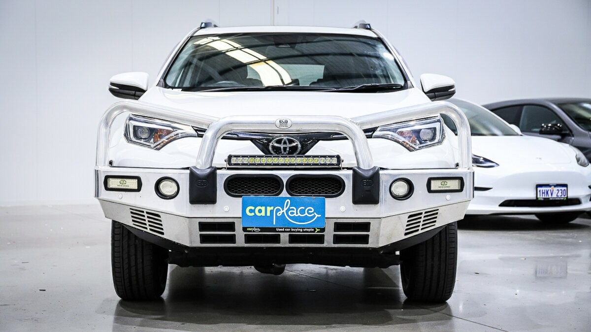 Toyota Rav4 image 2
