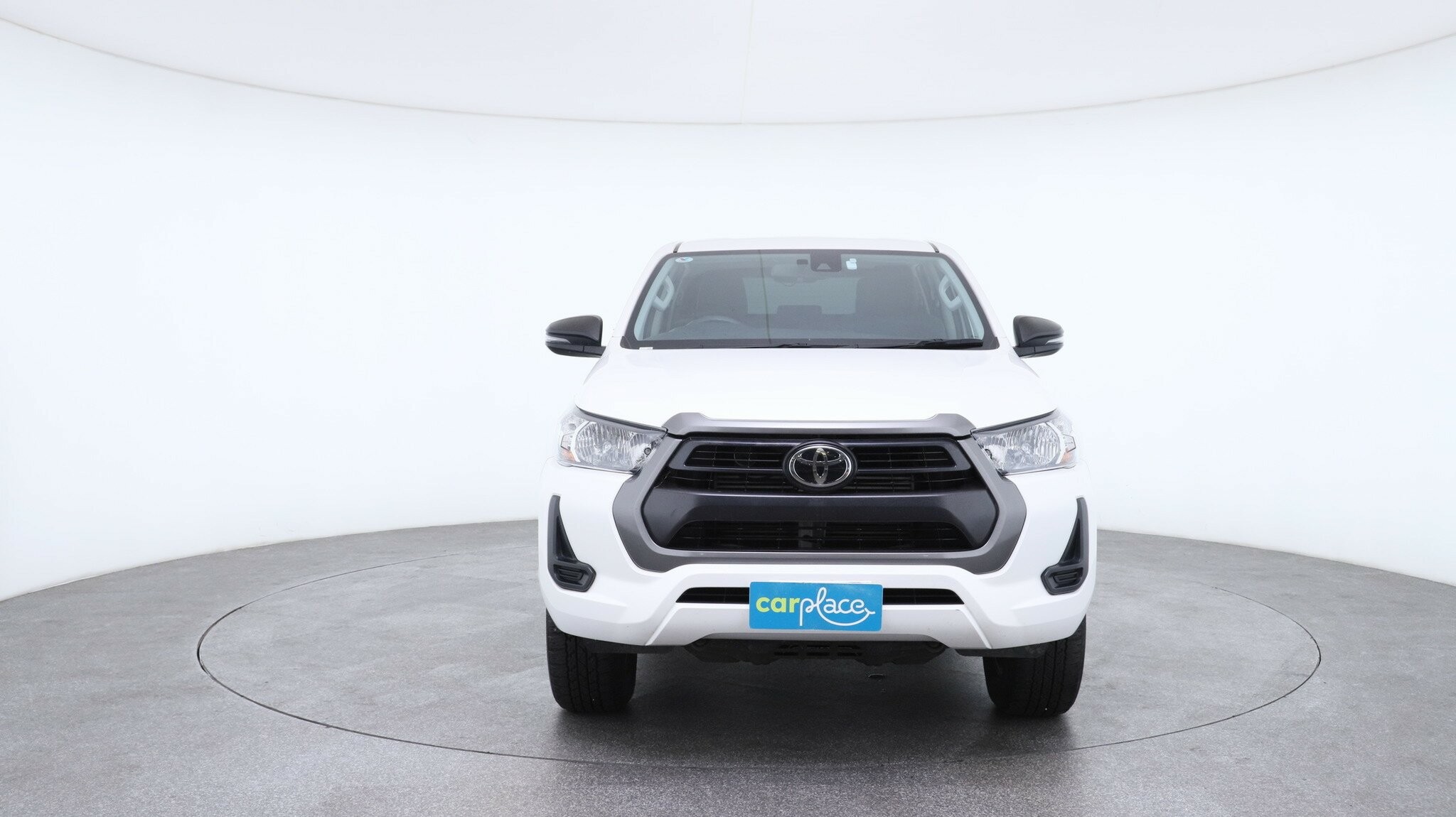 Toyota Hilux image 2
