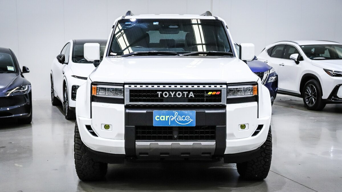 Toyota Landcruiser Prado image 2