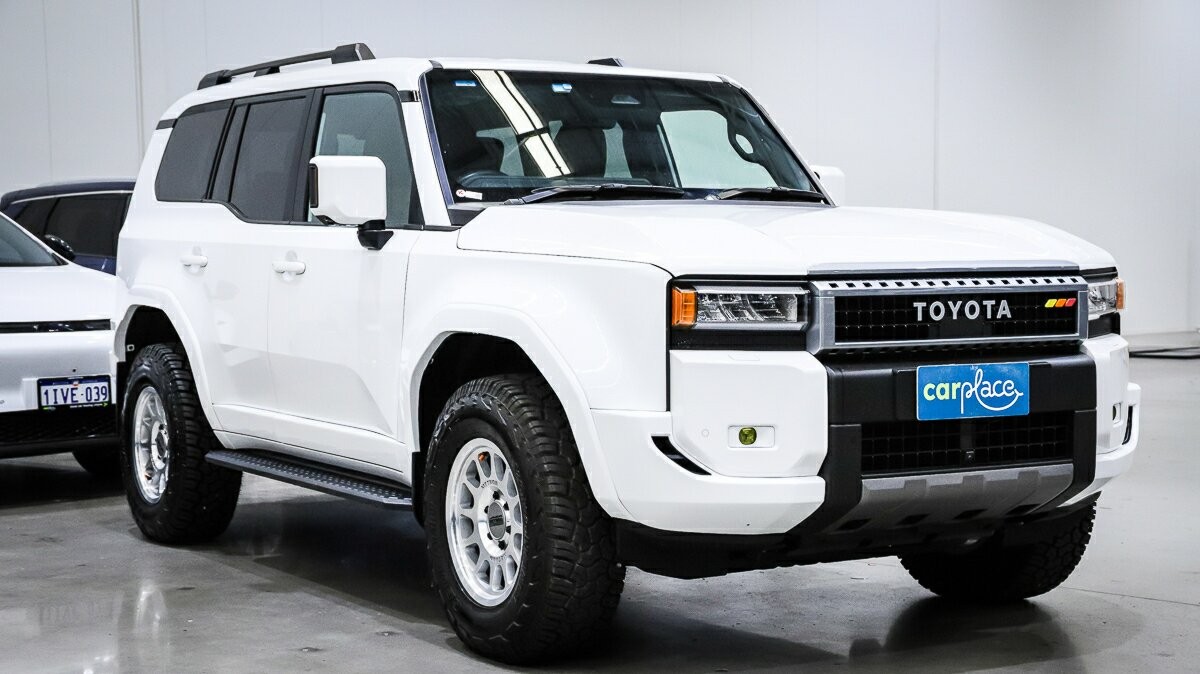 Toyota Landcruiser Prado image 3