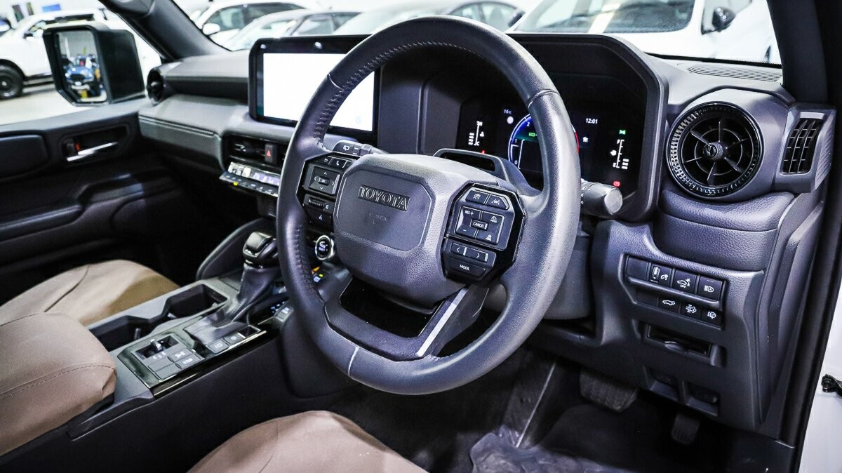 Toyota Landcruiser Prado image 4