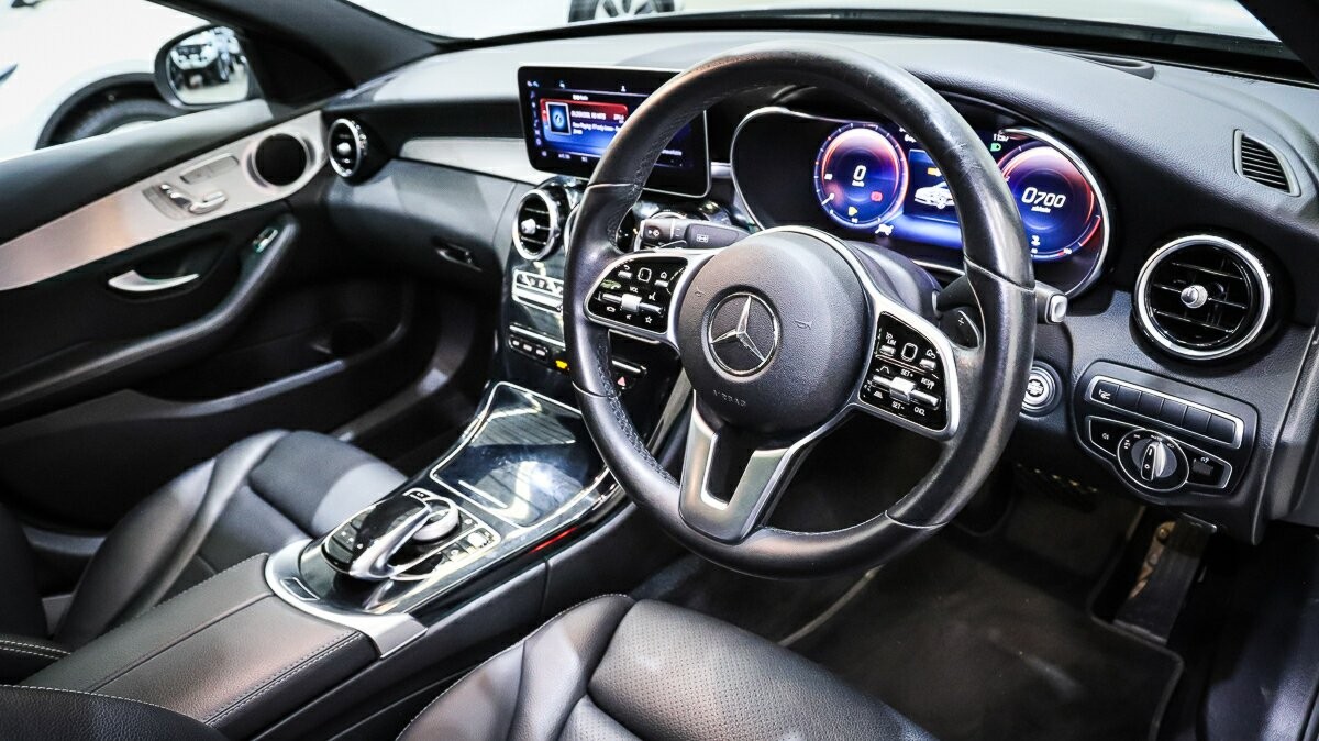 Mercedes Benz C-class image 4