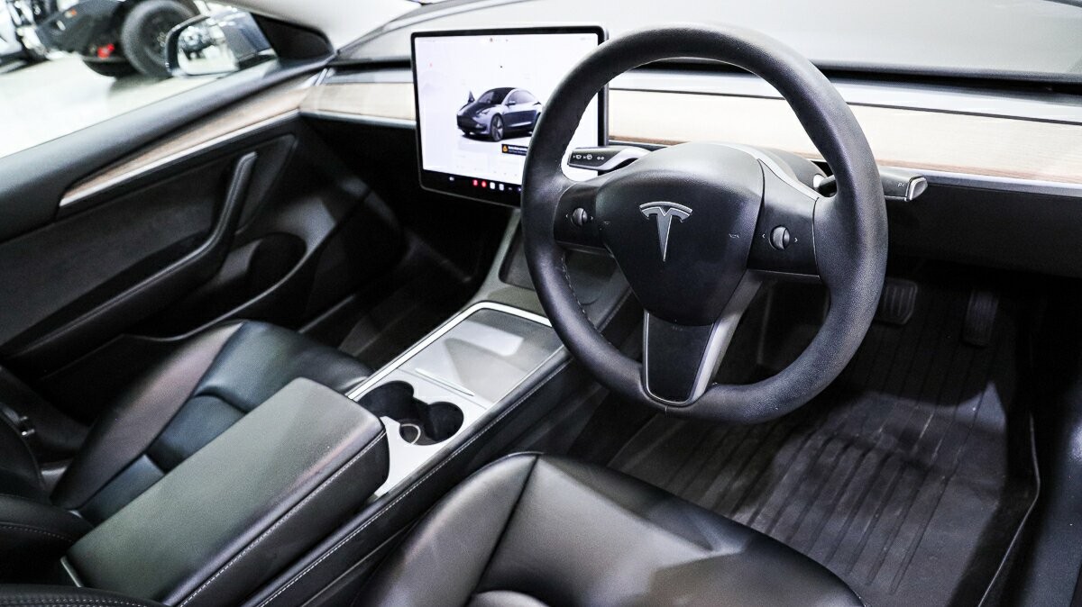 Tesla Model 3 image 4