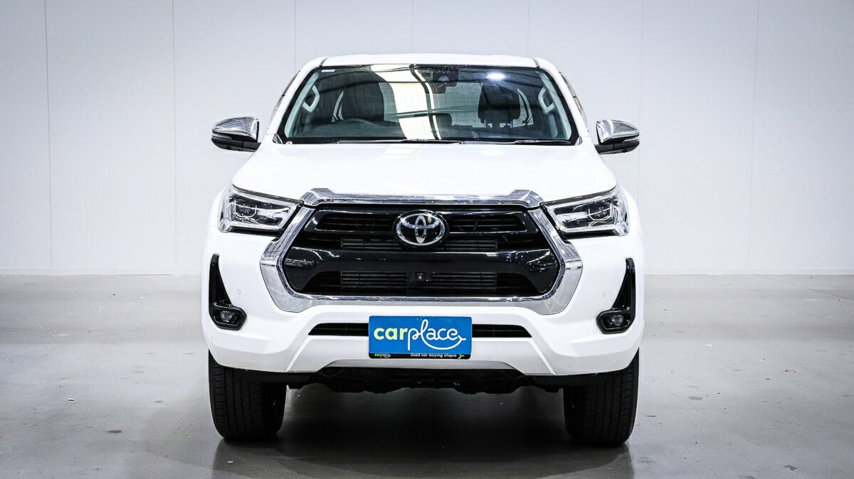 Toyota Hilux image 2